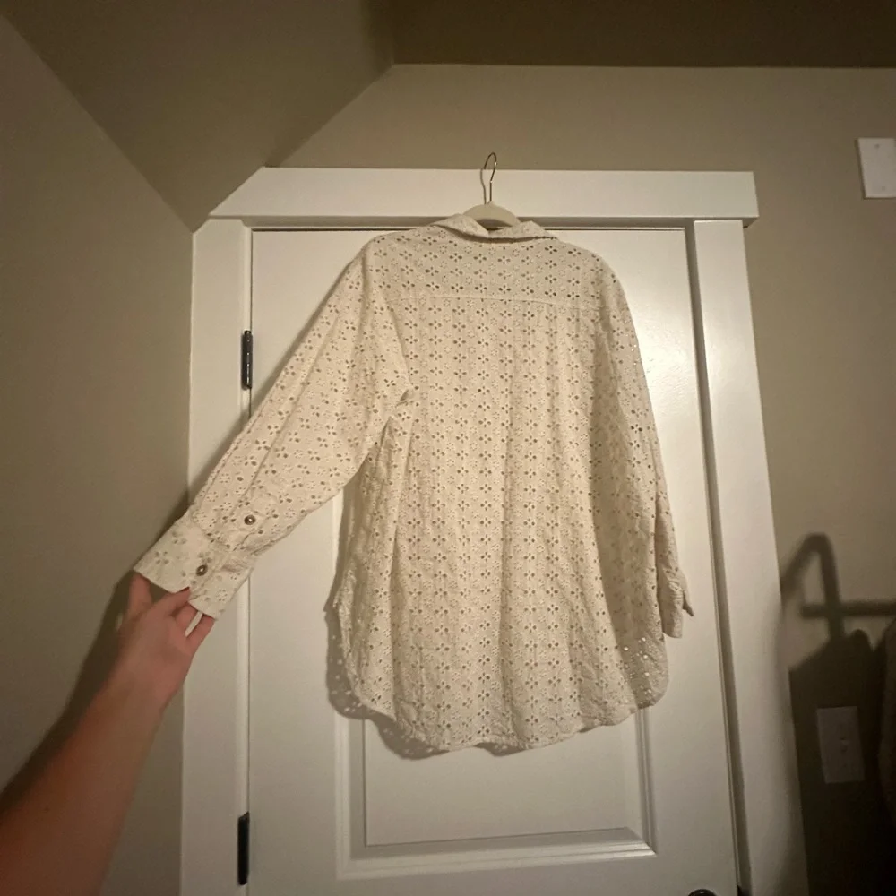 Eyelet button down - Picture 2 of 6
